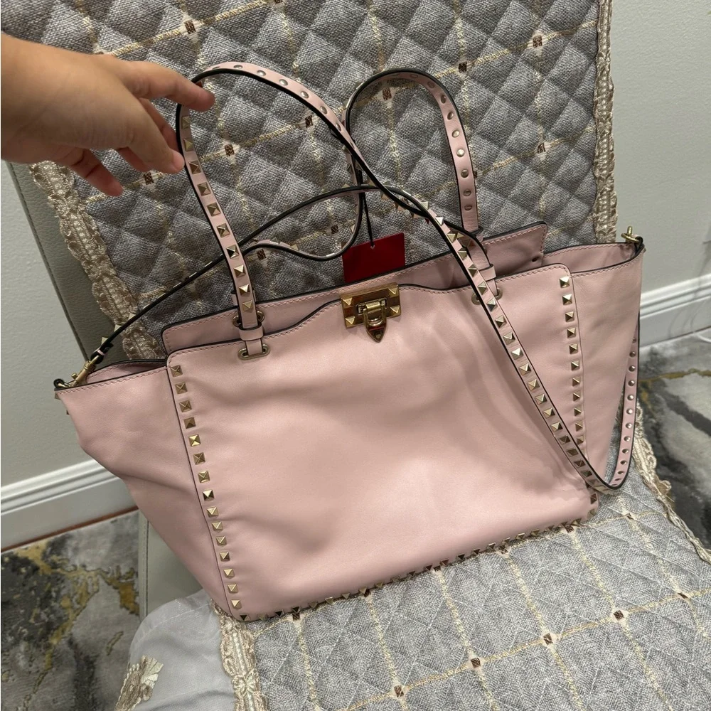 Valentino Garavani Pink Rockstud Leather Shoulder Bag - Picture 3 of 4